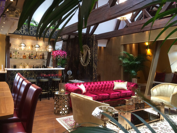 Elegant and timeless interior design by Odissetest, showcasing a harmonious blend of classic and contemporary elements.