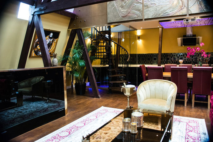 Elegant and timeless interior design by Odissetest, showcasing a harmonious blend of classic and contemporary elements.