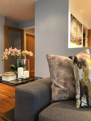 Elegant and timeless interior design by Odissetest, showcasing a harmonious blend of classic and contemporary elements.