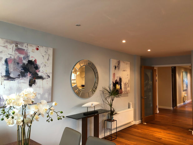 Elegant and timeless interior design by Odissetest, showcasing a harmonious blend of classic and contemporary elements.