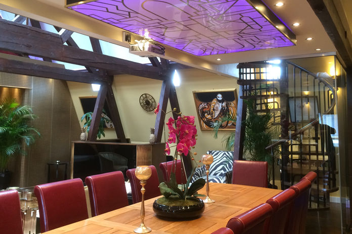 Elegant and timeless interior design by Odissetest, showcasing a harmonious blend of classic and contemporary elements.