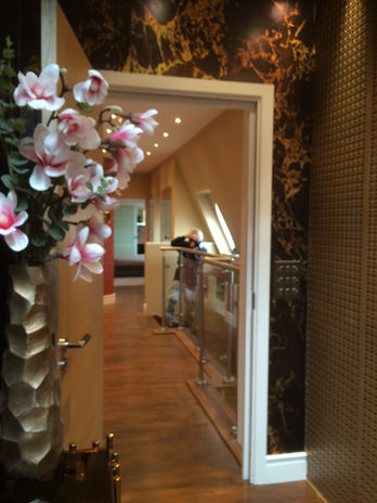 Elegant and timeless interior design by Odissetest, showcasing a harmonious blend of classic and contemporary elements.