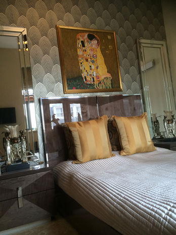 Elegant and timeless interior design by Odissetest, showcasing a harmonious blend of classic and contemporary elements.