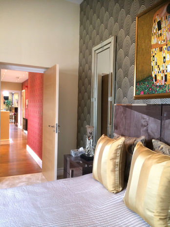 Elegant and timeless interior design by Odissetest, showcasing a harmonious blend of classic and contemporary elements.
