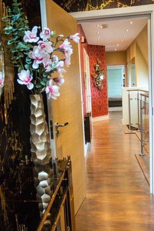 Elegant and timeless interior design by Odissetest, showcasing a harmonious blend of classic and contemporary elements.